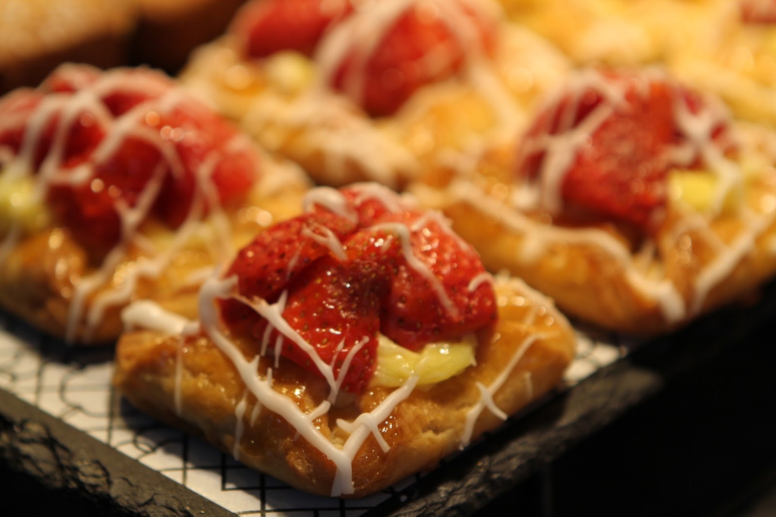 Stawberry fruit cake